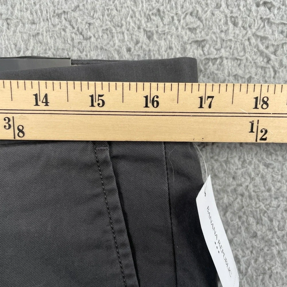 Banana Republic Chino Mens 31x32 Gray Lived-In Athletic Fit Tapered Stretch Pant